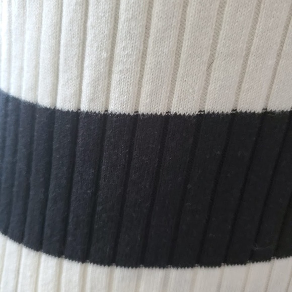 NWT Gap Black and White Pinstripe Sweater - Picture 5 of 8